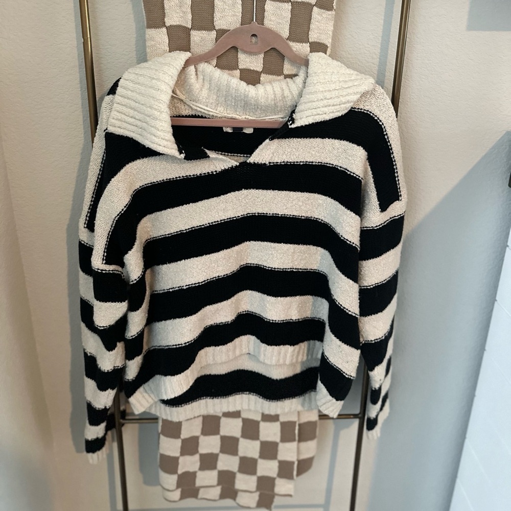 Universal Thread Striped Black and White‎ Sweater XXL